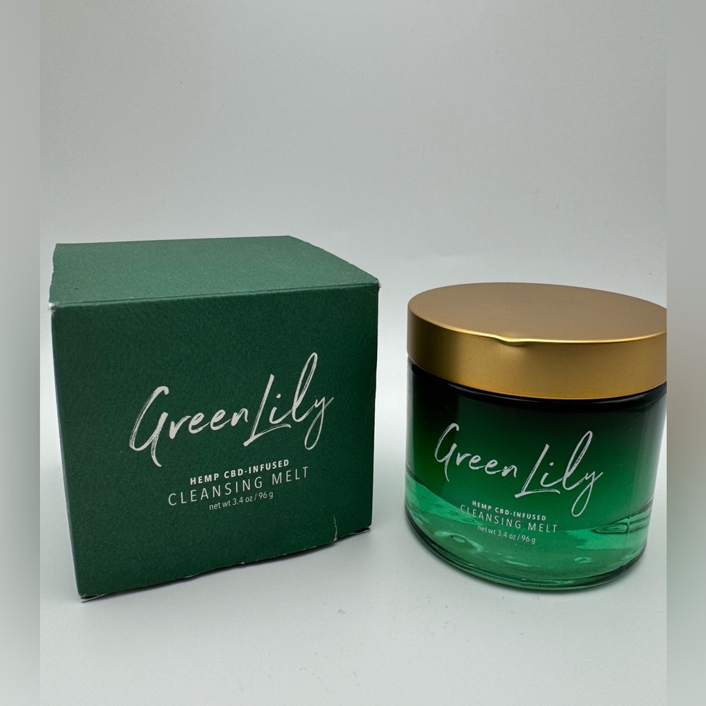 Green Lily Cleansing Melt 3.4oz Soothes and Calms Skin With Shea Butter Lime Oil